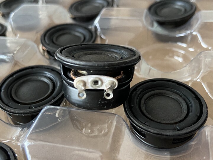 Hair Burning Grade 27mm Diameter Small Horn Japan Fever Retrofit small Bluetooth boxes such as notebook consoles