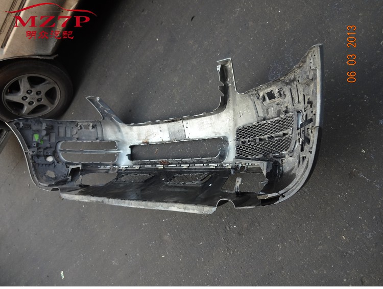 Cản trước cũ của Volkswagen Touareg Cản xe nguyên bản Thanh an toàn Nhập khẩu phụ tùng phế liệu đồ chơi xe oto