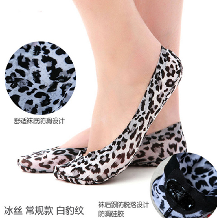 Mùa xuân và mùa hè leopard vớ vô hình ladies mùa hè băng lụa không có dấu vết thuyền vớ nữ siêu mỏng nông miệng silicone anti-skid vớ