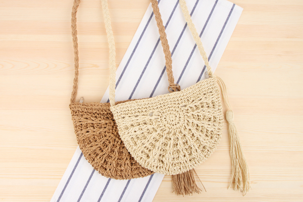 New Messenger Hand-woven Casual Straw Seaside Beach Bag25*18cm display picture 1