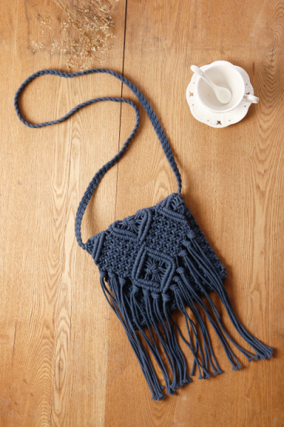 Simple Tassel Messenger Straw Woven Retro One-shoulder Cotton Woven Bag 20*20cm display picture 2