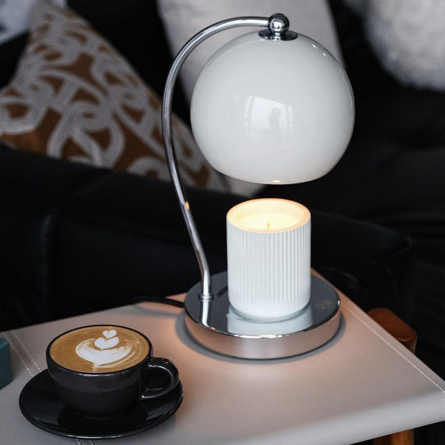 Light Luxury Silver Aromatherapy Table Lamp, Bedroom Bedside Wax Melting Lamp, Sleep Aid, Flameless Candle Melting Lamp, Girl's Gift, Atmosphere Lighting