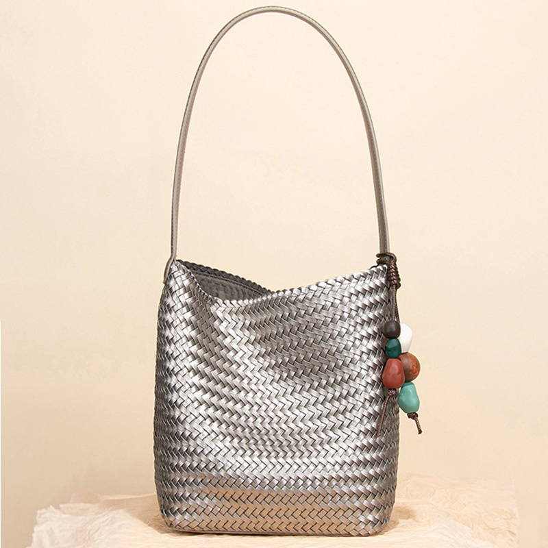 Vegetable-Tanned Leather Woven Bucket Bag 2026 New Fashion Versatile Shoulder Bag Large Capacity Commuter Tote Bag Vegetable-Tanned Leather Woven Bucket Bag 2026 New Fashion Versatile Shoulder Bag Large Capacity Commuter Tote Bag