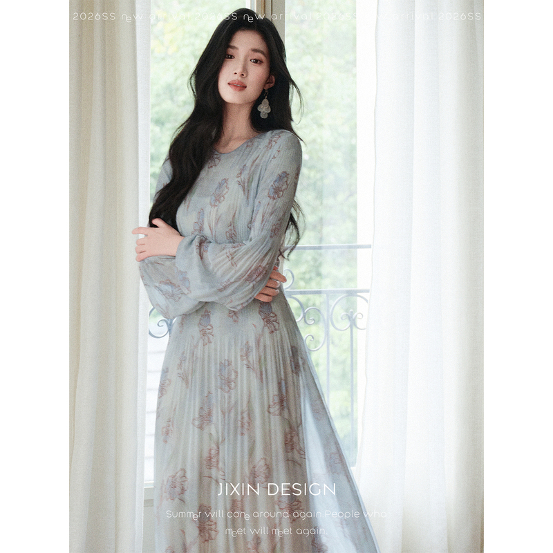 Send a Letter to "Lily of the Valley" and Order a French-Style Pleated Printed Seaside Vacation-Style Lightweight Long-Sleeved Dress Send a Letter to "Lily of the Valley" and Order a French-Style Pleated Printed Seaside Vacation-Style Lightweight Long-Sleeved Dress