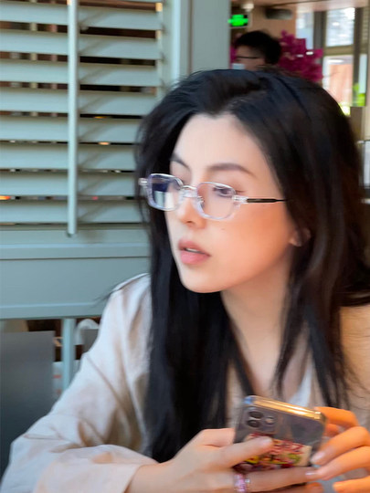 Niche Design Transparent Half-Frame Eyeglass Frames for Women, a Makeup-Free Essential, Small Frame Decorative Prescription Glasses That Can Be Customized with Prescription Lenses