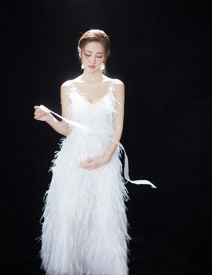 展会新款影楼孕妇拍照写真主题重工羽毛仙吊带裙孕妇照片写真服装