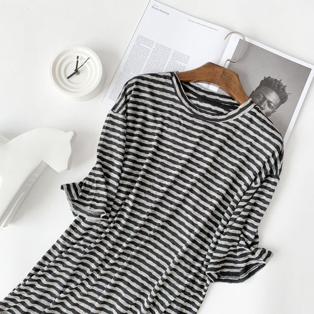 The two pieces of fabric are so soft that you don’t want to take them off! The drape is very good! Special fabric striped short-sleeved loose T-shirt for women