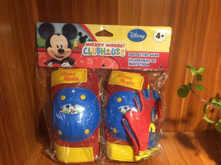 Hoa Kỳ nhập khẩu mickey Mickey Mouse Mickey trẻ em của thể thao đồ bảo hộ miếng đệm đầu gối khuỷu tay trượt băng bảo vệ bộ bánh răng băng đầu gối tập gym
