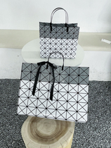 Lingge PVC clothing handbag high-end fashion waterproof shopping gift womens clothing shop bag clothes bag customization