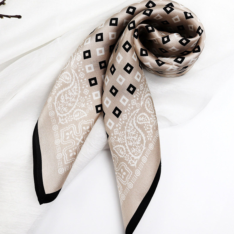 Gift box spring and summer neck care mulberry silk scarf female versatile Hangzhou silk silk small square scarf neck scarf