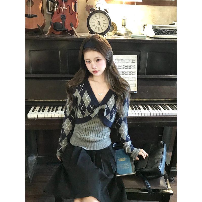 Xiaoxian Ni Zi Retro Diamond-Patterned Knitted Cardigan Jacket for Women, Autumn Season, Very Stylish Korean-Style Sweater Set, Fashionable Top Xiaoxian Ni Zi Retro Diamond-Patterned Knitted Cardigan Jacket for Women, Autumn Season, Very Stylish Korean-Style Sweater Set, Fashionable Top