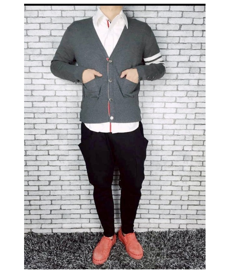 Jin Fan tb gió màu xám dải áo len nam giới và phụ nữ vài bốn thanh 4 khóa màu xanh đoạn ngắn slim red cardigan