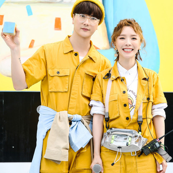 Huang Yali with the same loan plan tooling jumpsuit Men and women couples short-sleeved casual suit tie-up jumpsuit