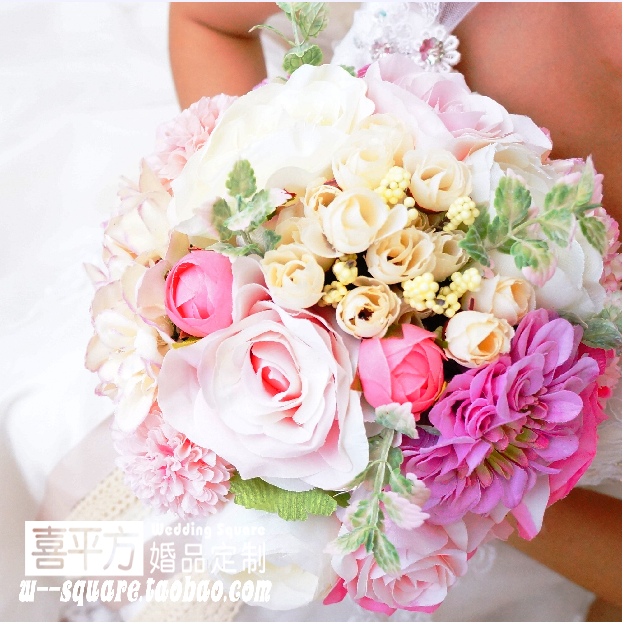 (Happiness squared) The tender pink Canon bride hands the flower Western-style outdoor European and American little fresher hand-emulated meritocratic