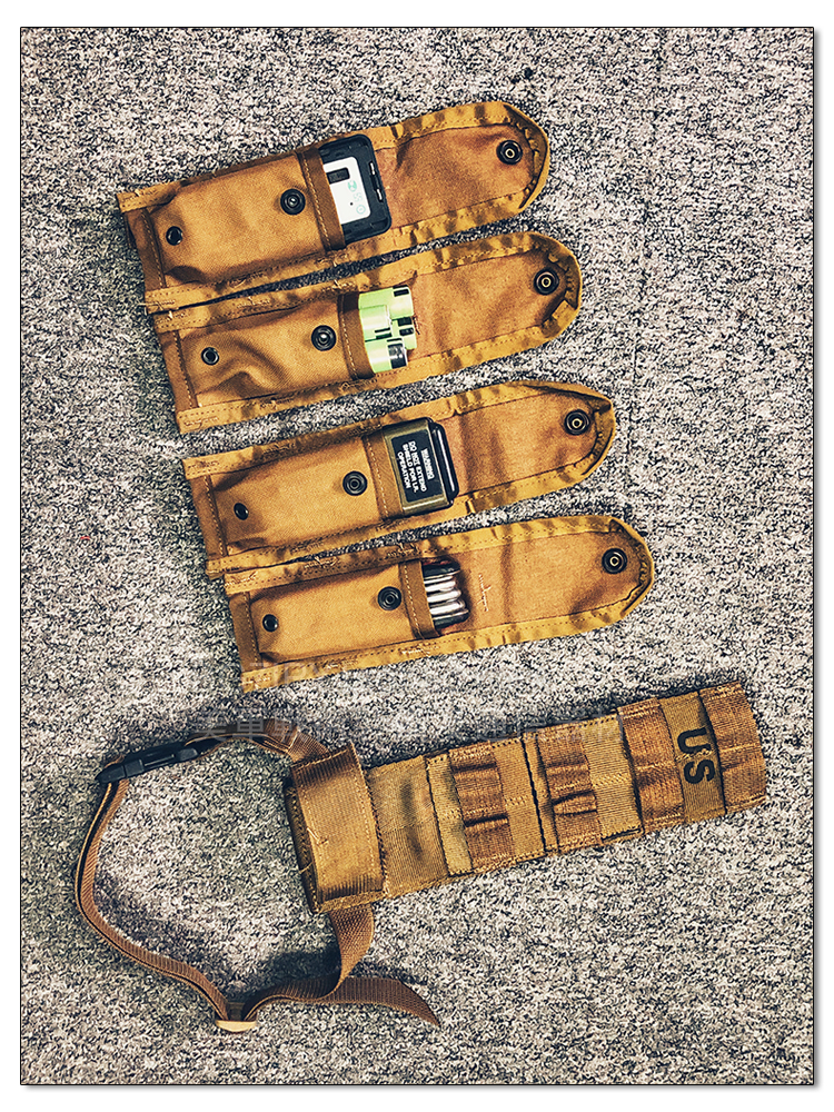 U.S. Army Straight Out Thigh Position Pistol Holster Mounting Plate Including 4 9mm Magazine Sleeves