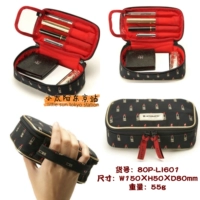 [Yu Ding] Веб -визажист держит сумки