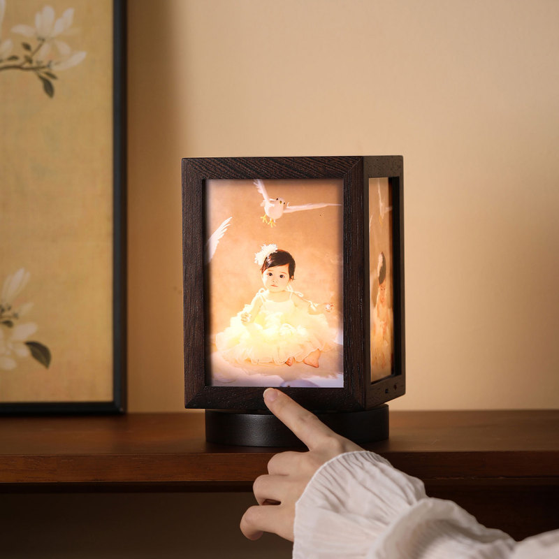 Wedding Photo Rotating Solid Wood Photo Frame Stand, High-End Light Luxury Style with Light Sensor Night Light, Bedroom Sleep Light