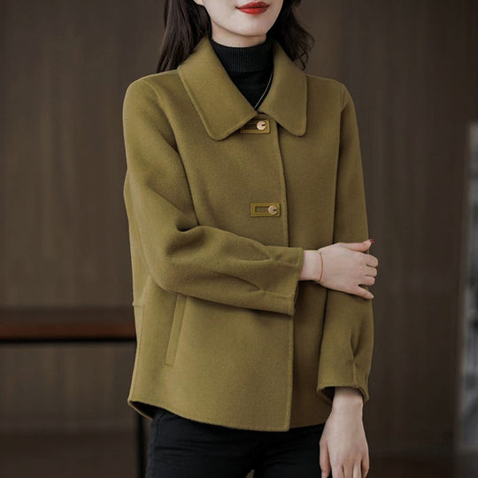 High-end double-sided velvet coat tops for women in autumn and winter, new middle-aged women's fashionable short coats, ladylike temperament double-sided velvet coats