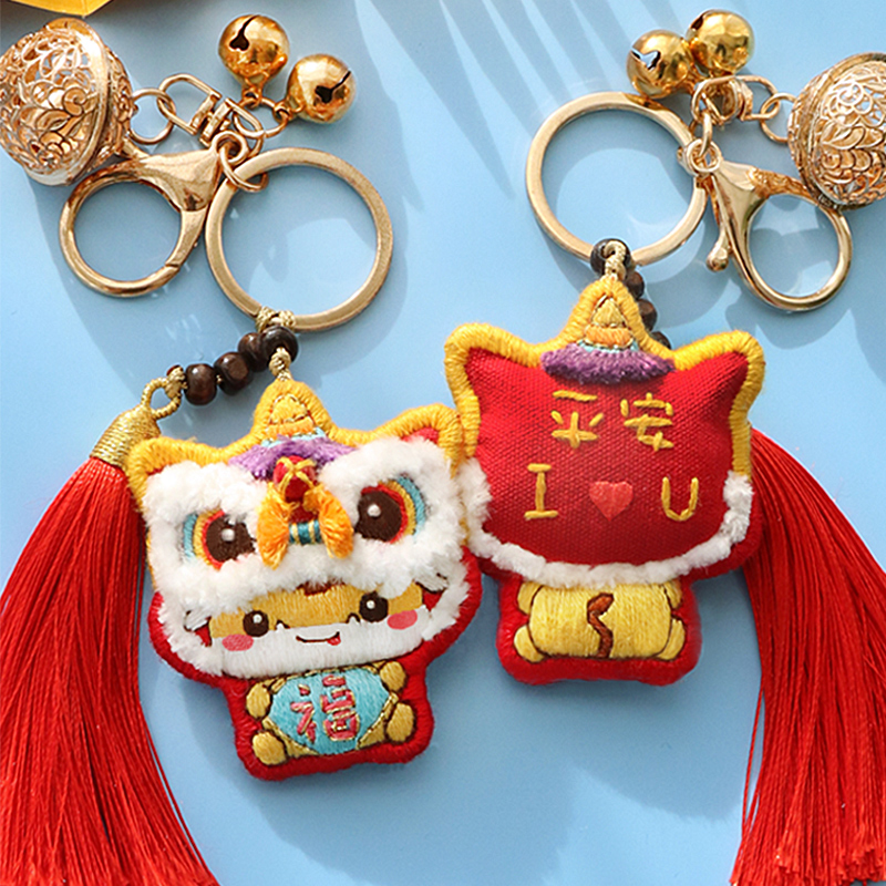 Embroidered diy hand cross embroidered Christmas Eve lion material bag tiger year send boyfriend key button gift Christmas safety