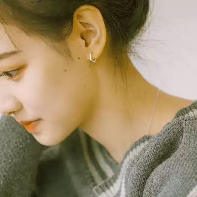 Mrs Shen does not need to pick the ear needle when she sleeps Female sterling silver temperament Korean simple ear buckle ear ring female small geometric earrings