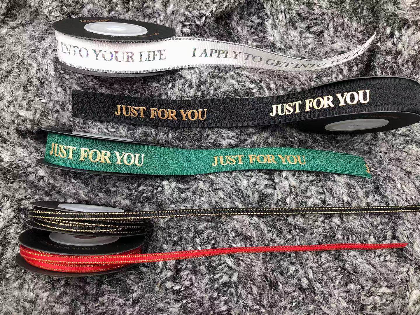 The hand of the Shanghai Canadis for the hot gold ribbon