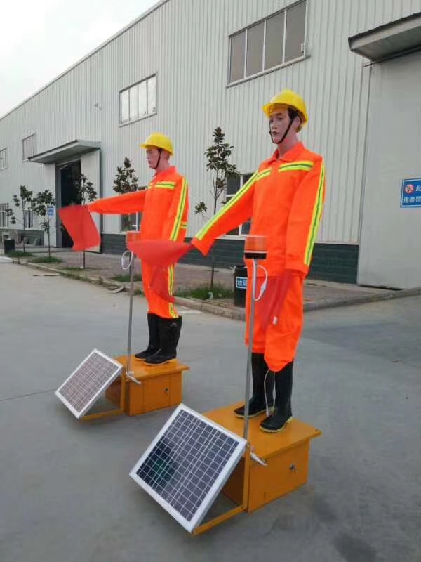 Solar-Powered Traffic Simulation Robot, High-Speed Traffic Simulation Construction Commander, Intelligent Dual-Arm Flag-Waving Dummy, Safety Officer
