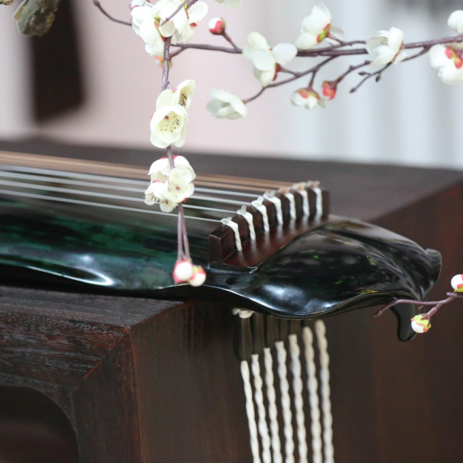 Chen Qin, Chen gou's kiss, eight treasures gray guqin, bottomless banana leaf style guqin