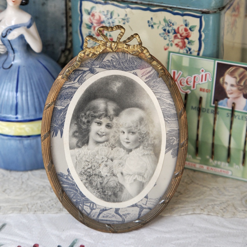 Vintage British Antique Brass Bowknot Photo Frame Photography Props Soft Decoration Display Vintage British Antique Brass Bowknot Photo Frame Photography Props Soft Decoration Display