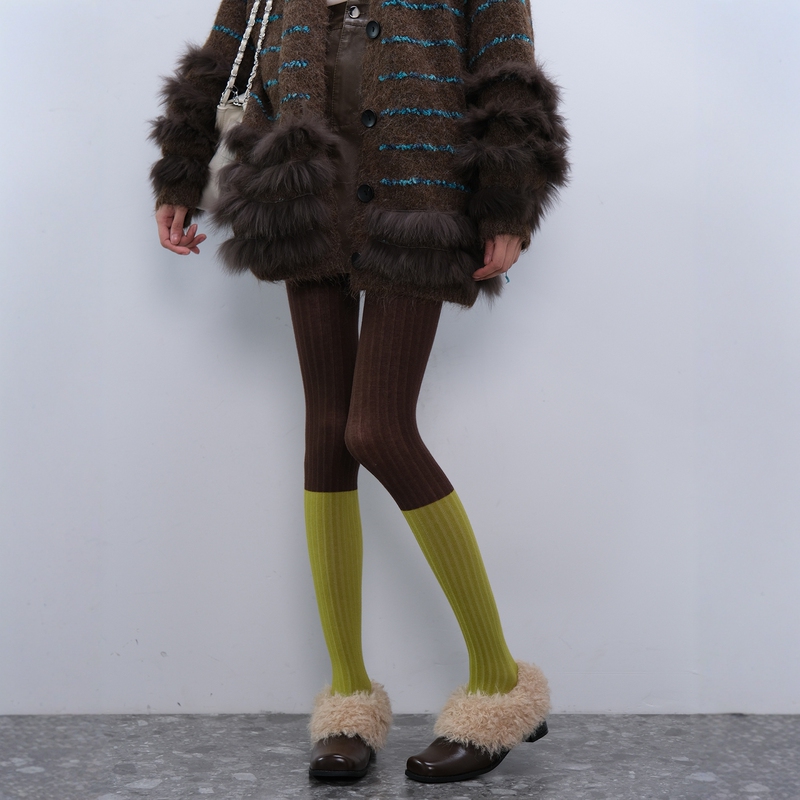 2025 New Vintage Style Green and Coffee Color Wide Striped Vertical Pattern Winter Warm Color-Blocking Pantyhose for Women Df