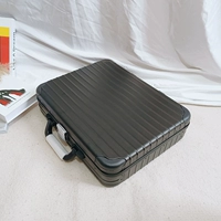 Черный, металлический, алюминиево-магниевый сплав