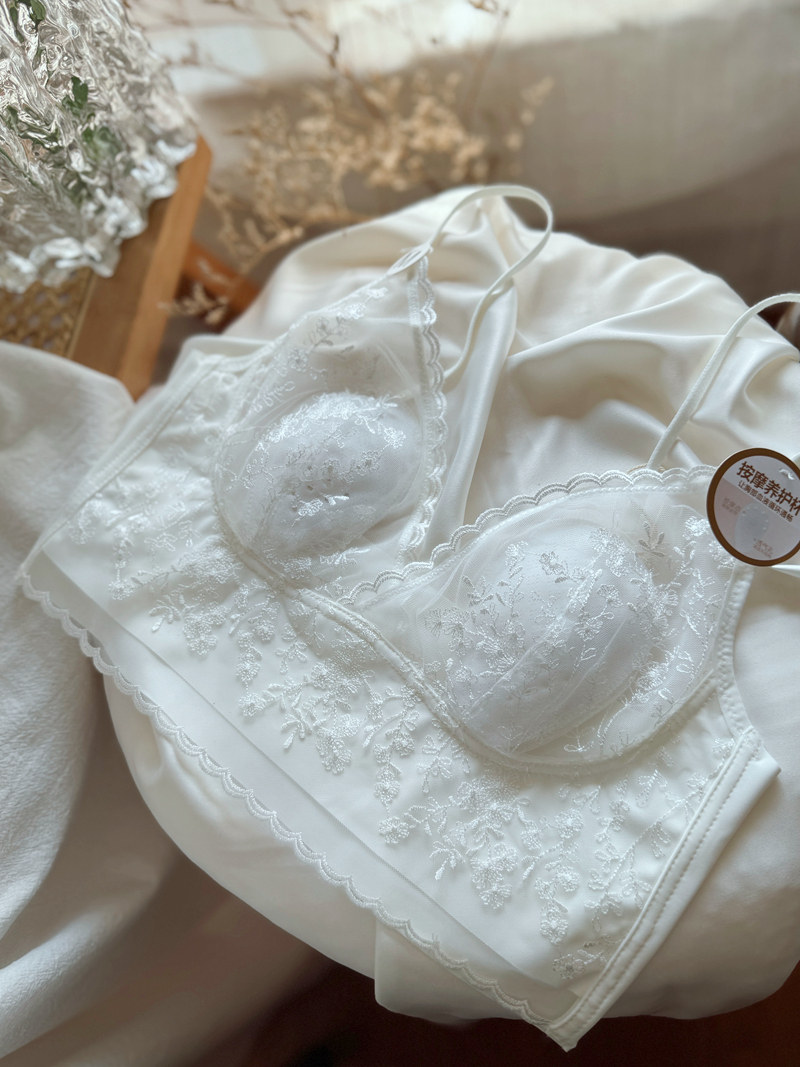 刺绣蕾丝法式内衣女士文胸无钢圈吊带胸垫兔耳朵内搭冰丝美背裹胸详情21