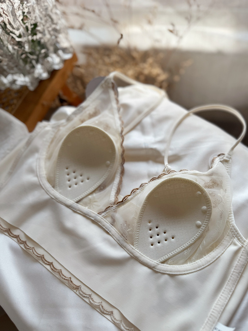 刺绣蕾丝法式内衣女士文胸无钢圈吊带胸垫兔耳朵内搭冰丝美背裹胸详情20