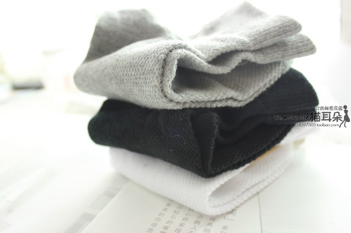 Vớ nam doanh nhân Nhật Bản Mùa xuân và mùa thu Đen và trắng mỏng vớ thoáng khí Thuyền cotton nam Tất thể thao cho nam tất nam giá rẻ
