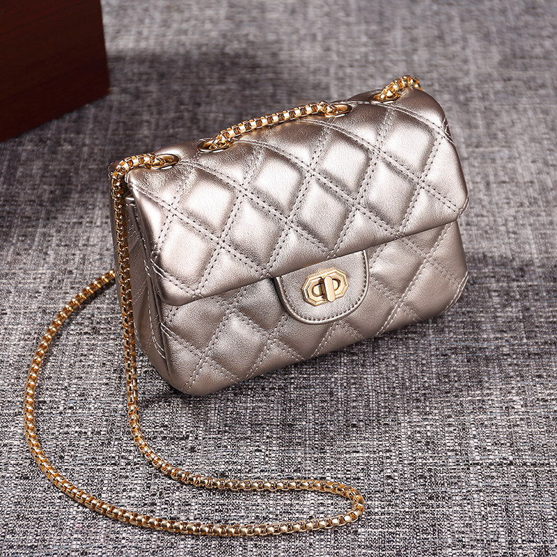 Guinea Show Bag Pack Girl Pack New 2022 Tidal Burst Fashion 100 Hitch Satchel Bag single shoulder Small Fragrant Wind Rhombus chain Bag