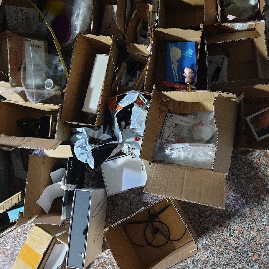 Huawei freelace Bluetooth headphones to maintain water intake without booting up without charge No response battery Bad break