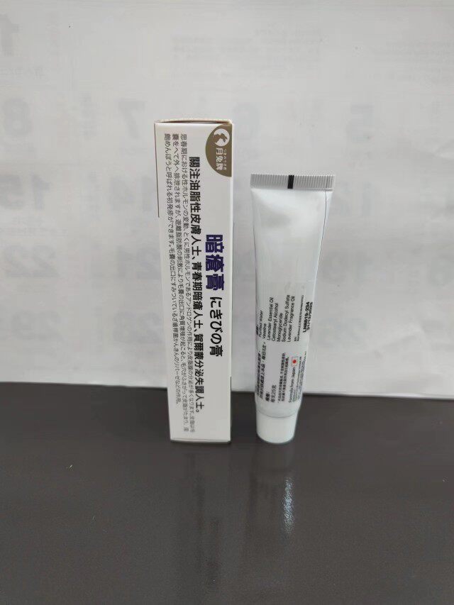 青春痘肌肤护理，如何选择适合的暗疮膏？-国际皮肤科药品-淘宝百科网