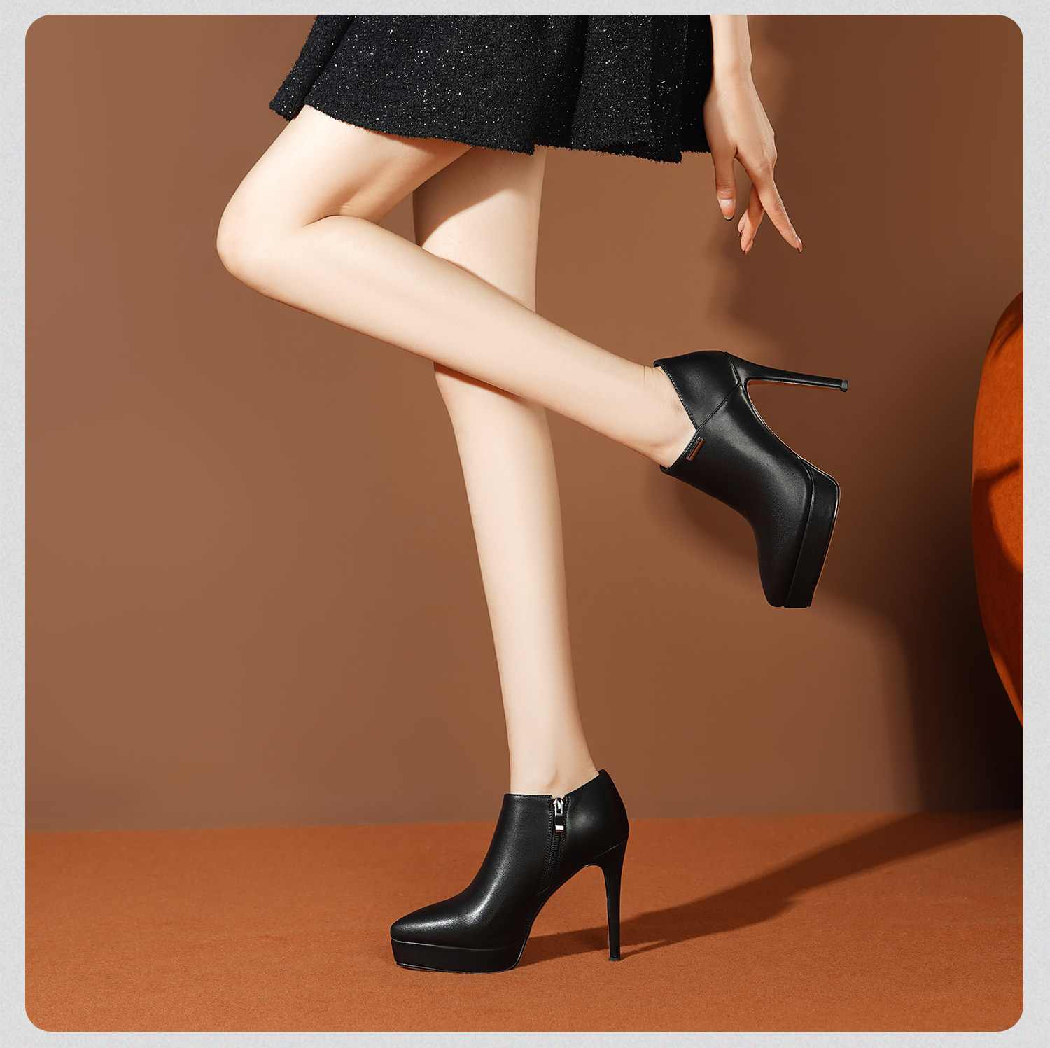 Boot cổ thấp nữ mũi nhọn gót siêu cao 8cm đế chống nước khóa kéo bên — Đen, Trắng chi tiết 20