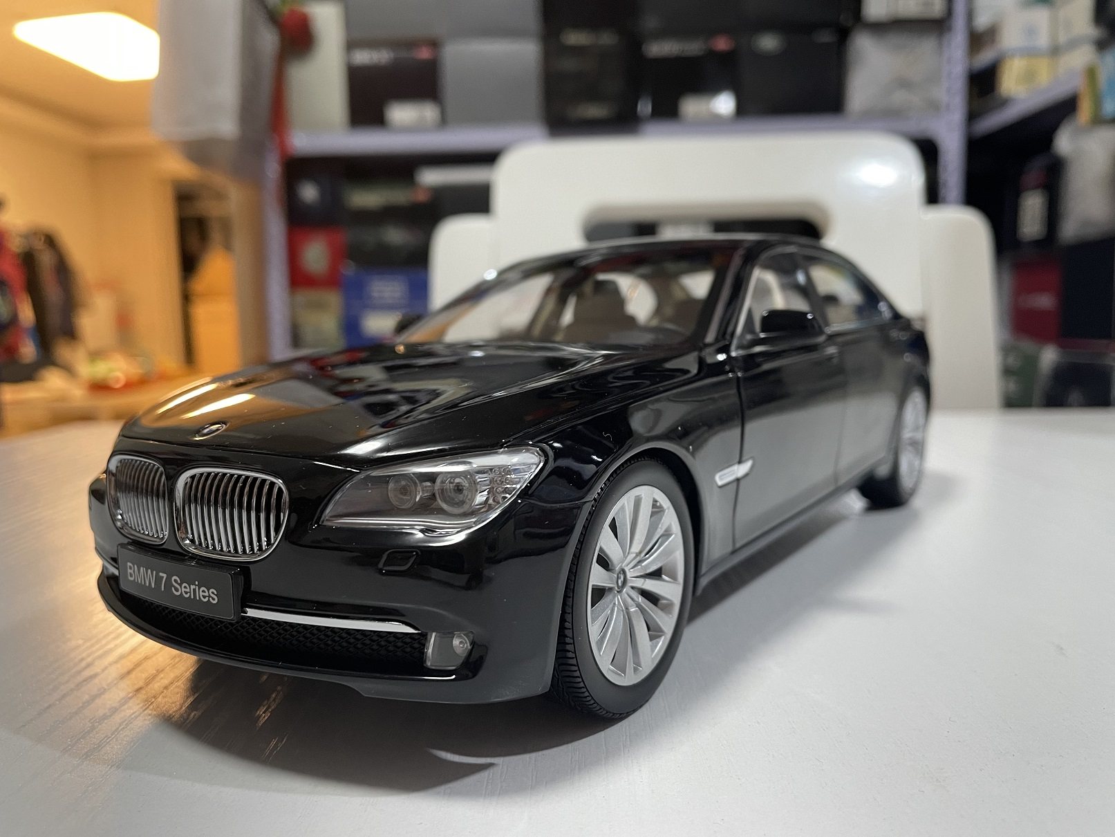 Kyosho (京商) BMW 750Li (F02) 1/18 Moon Silver KY08781MS ミニカー