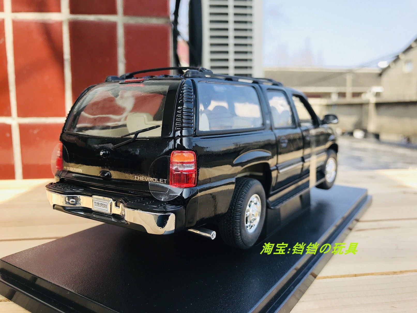 1: 18 Chevrolet Suburban 2001 Car Model Black DIE CAST MODEL RARE