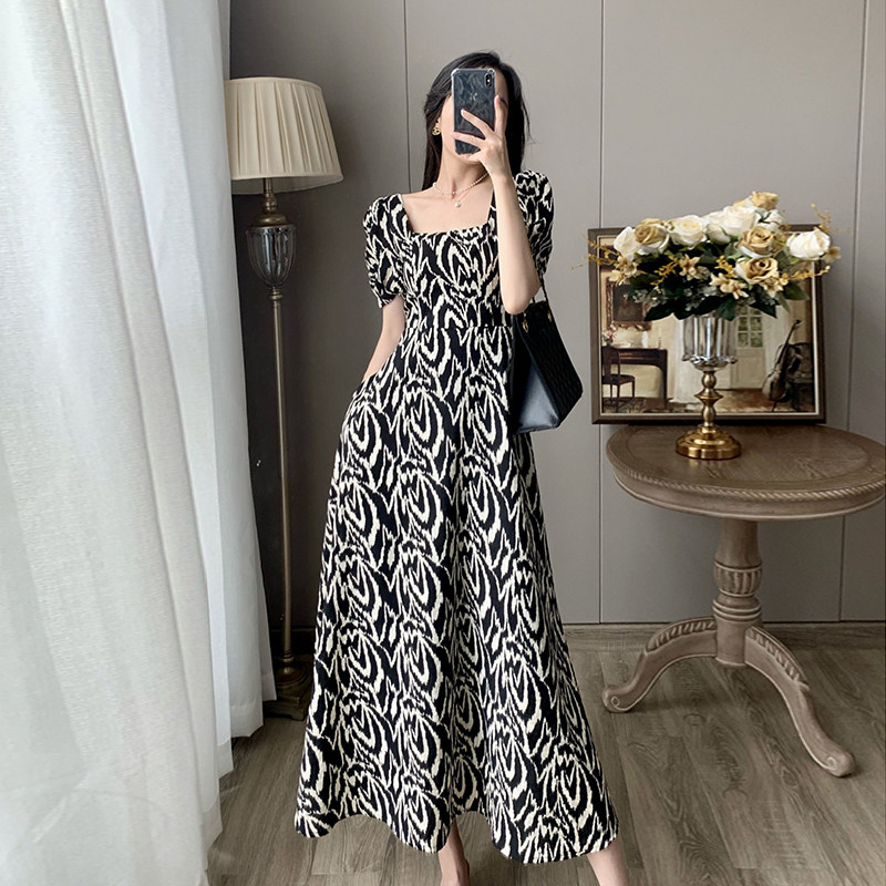 Floral dress women's 2022 summer new French vintage square neck waist to show lean temperament puff sleeves A-line skirt