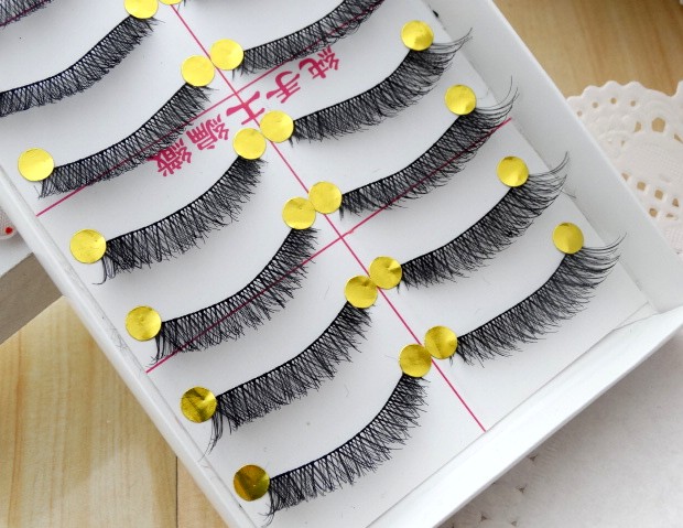 10 cặp lông mi giả handmade thoải mái cuống bông đuôi dài chéo 9 lớp trang điểm nude tự nhiên dày - Lông mi giả gel kích mí mắt