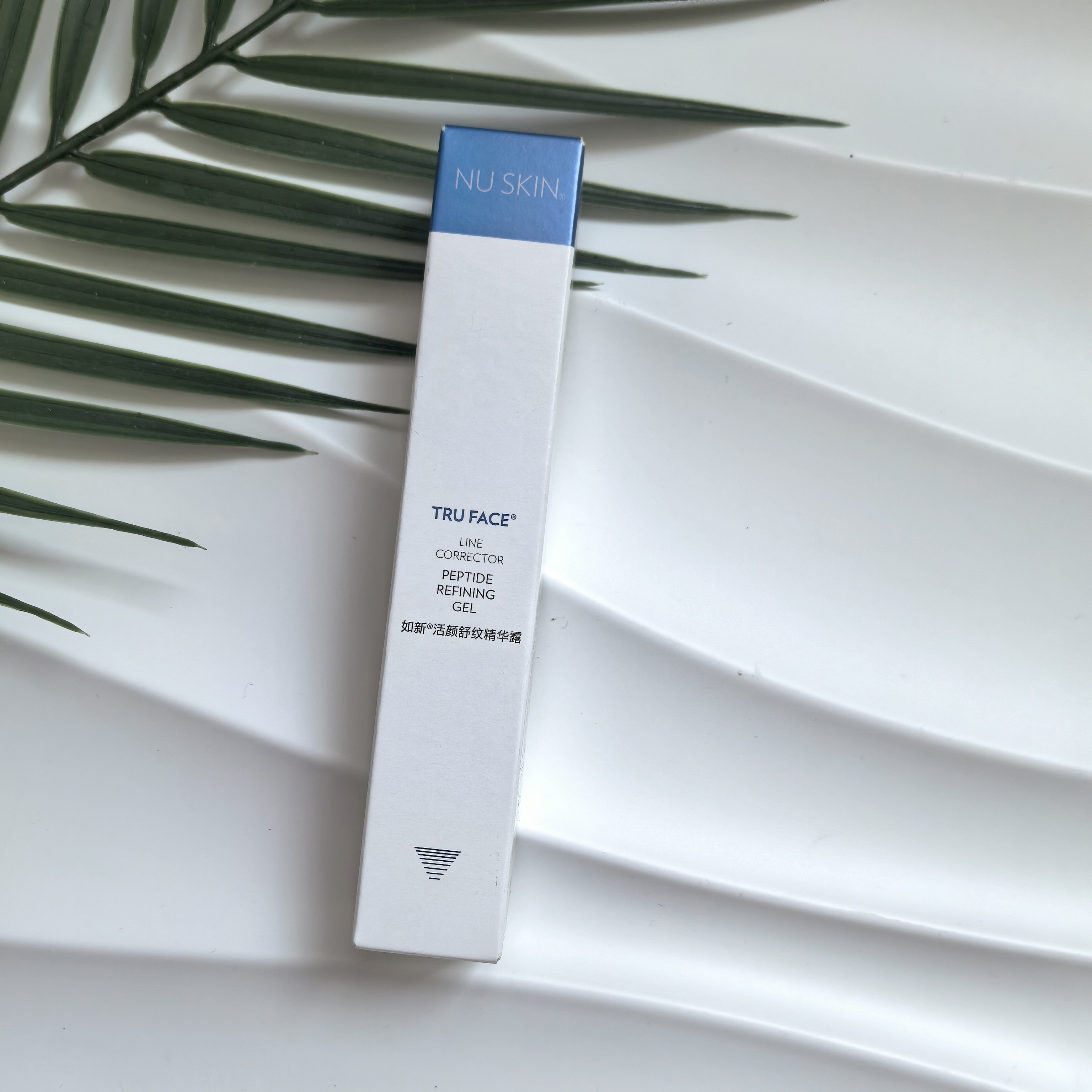 Nuskin, tortuvchi essensiya, terini parvarish qilish uchun ko'z kremi, ajinlarga qarshi
