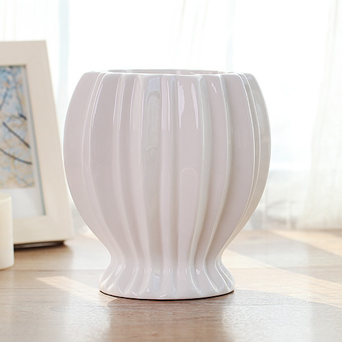 Ceramic creative fashion white vase Modern simple porcelain Living room decoration Home decoration Dry flower vase Flower arrangement