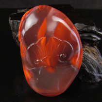 The collection class South Red Manau puts the piece of ice in a rare natural picturesque flowering of rich and expensive generations of money (has been tied)