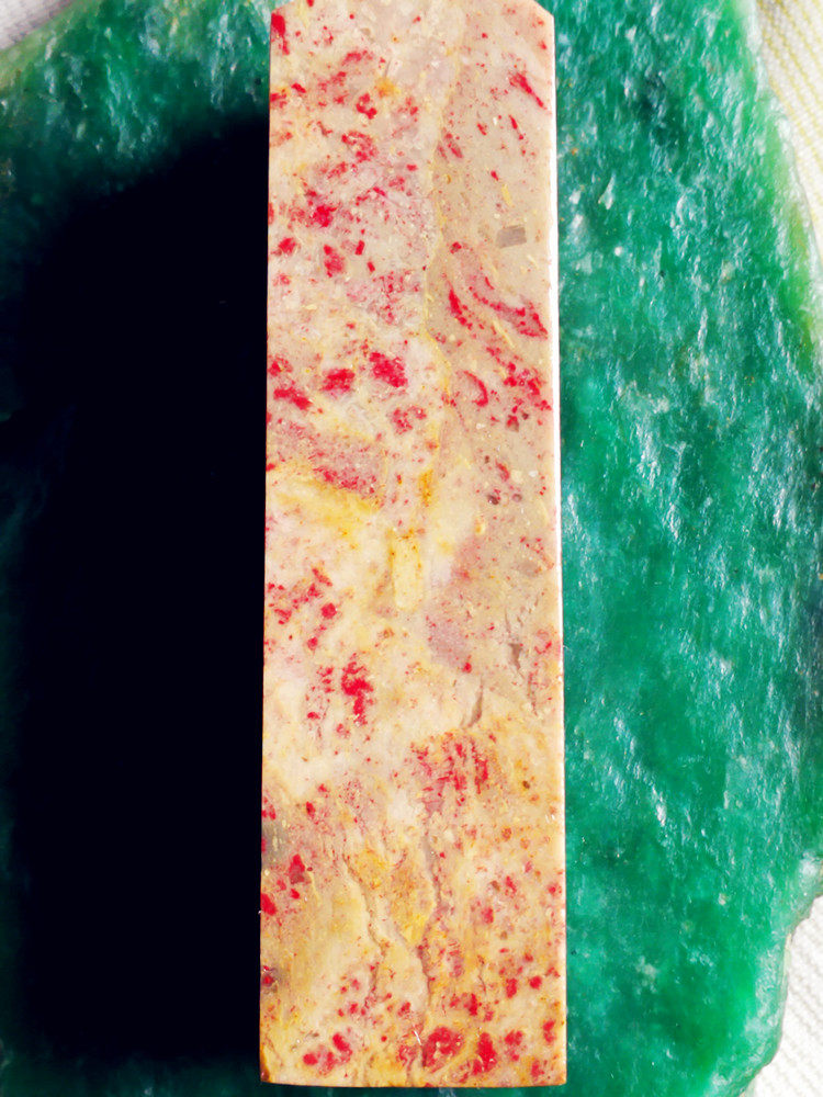 Natural Changcheng Chicken Blood Seal of Blood and Red Blood and Yellowstone in Balin Sushan Lao