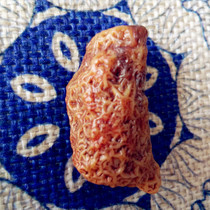 Mongolian Allaghan all jade-shaped grass flowers in red and red veins Manau take a piece of plum blossom spot with eye raw stone fish seed stone