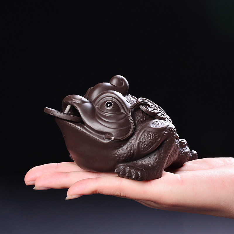 It is possible to raise the purple sand golden toad, the tea darling of the tea, the property of the chaemian, the fengshui of the tea house, the tea ceremony accessory three foot toad of the tea ceremony.