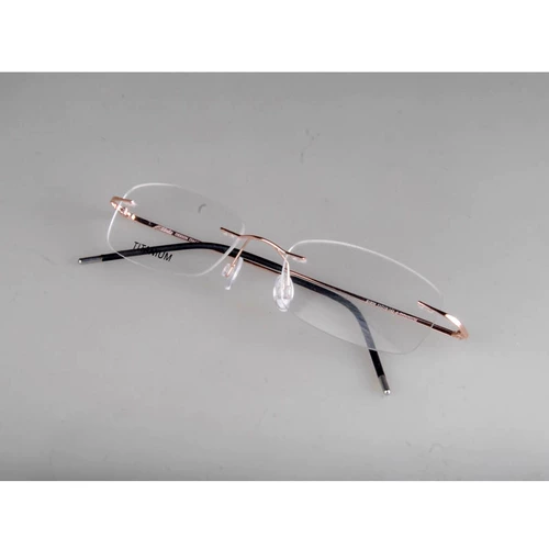 Ультра -светлая суперпроницаемость Bata Titanium Learless Stackes Right может быть оборудована бриллиантовой рамкой.