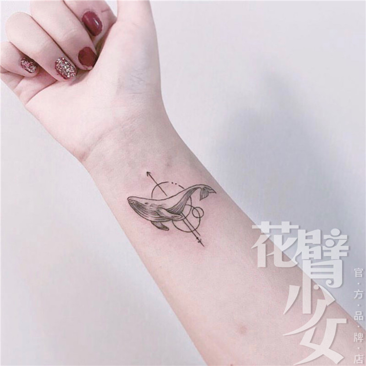 Flower arm girl Tattoo 112 wrist small fresh whale black and white tattoo with a two 20 yuan