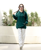 Зеленые штаны, очки, носки